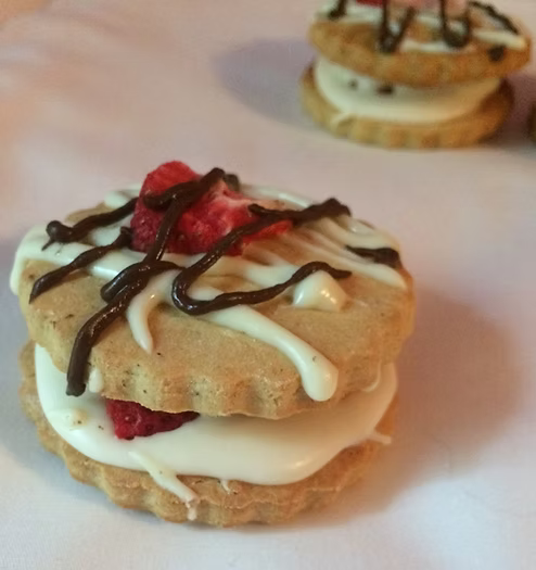 Strawberry Short Treat (Qty 8)